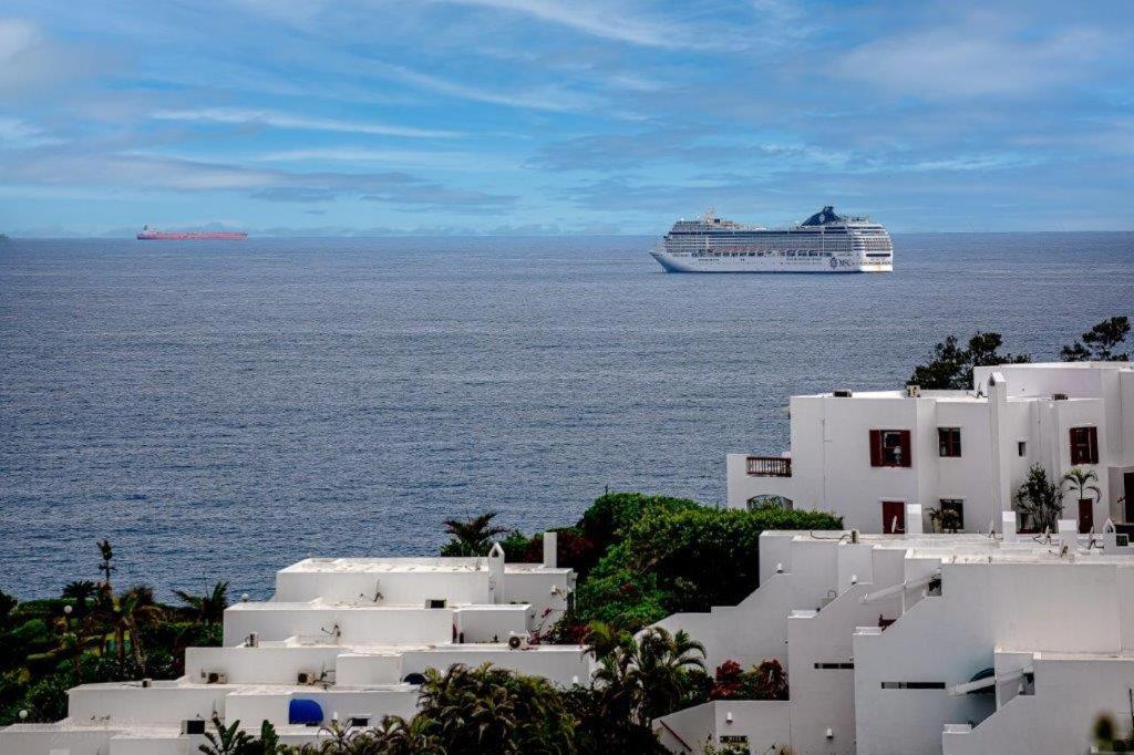 Perissa Views, Santorini Estate